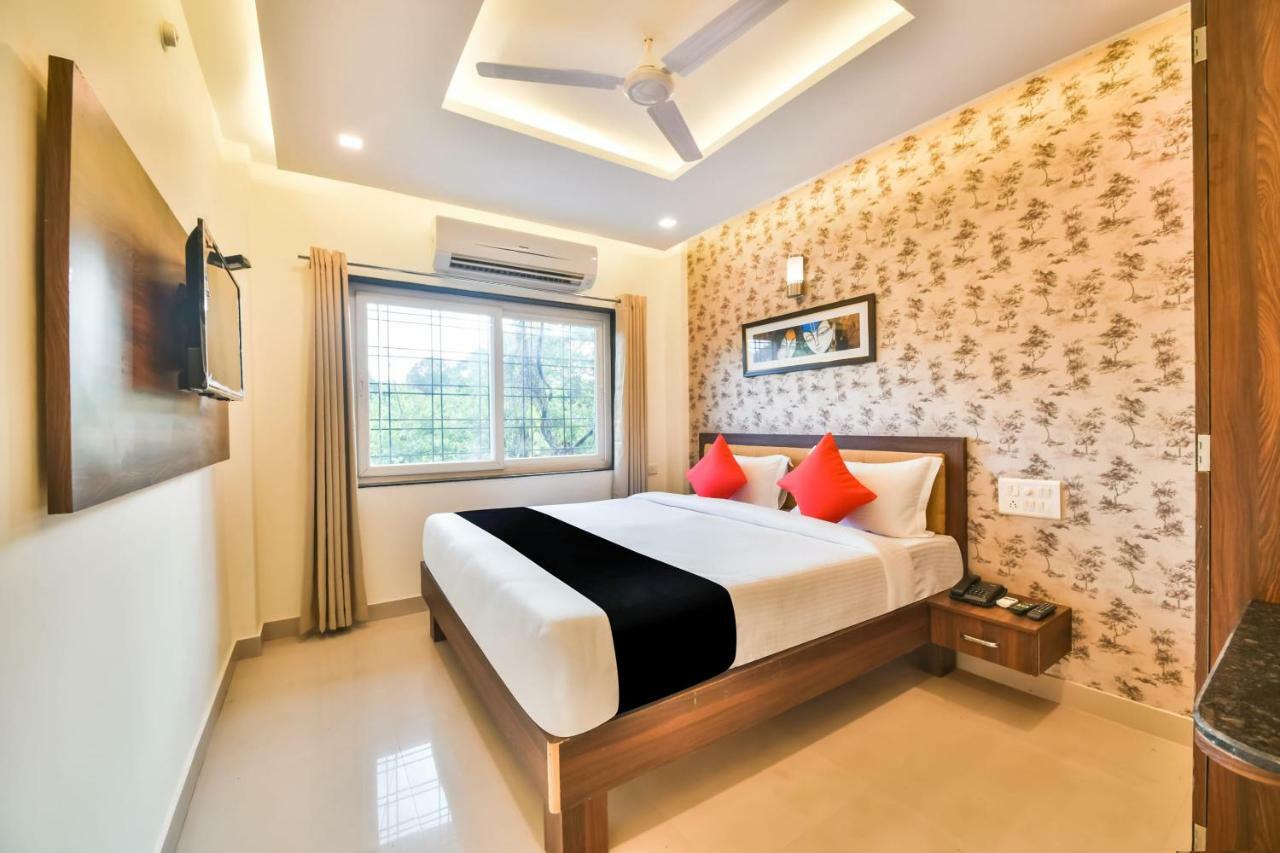 Golden Feather Hotel Udaipur Exterior foto