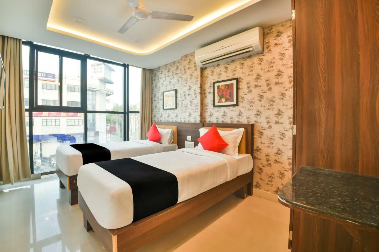Golden Feather Hotel Udaipur Exterior foto