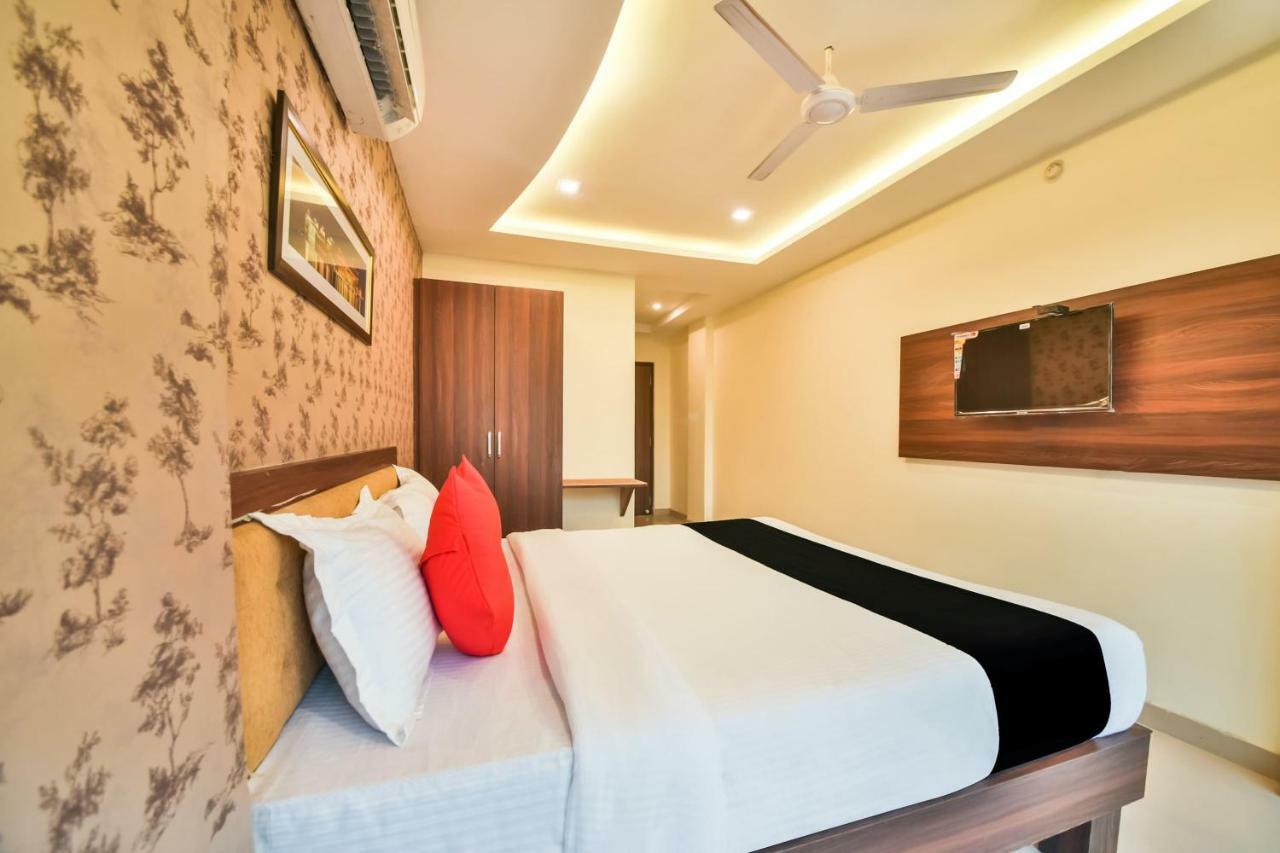 Golden Feather Hotel Udaipur Exterior foto