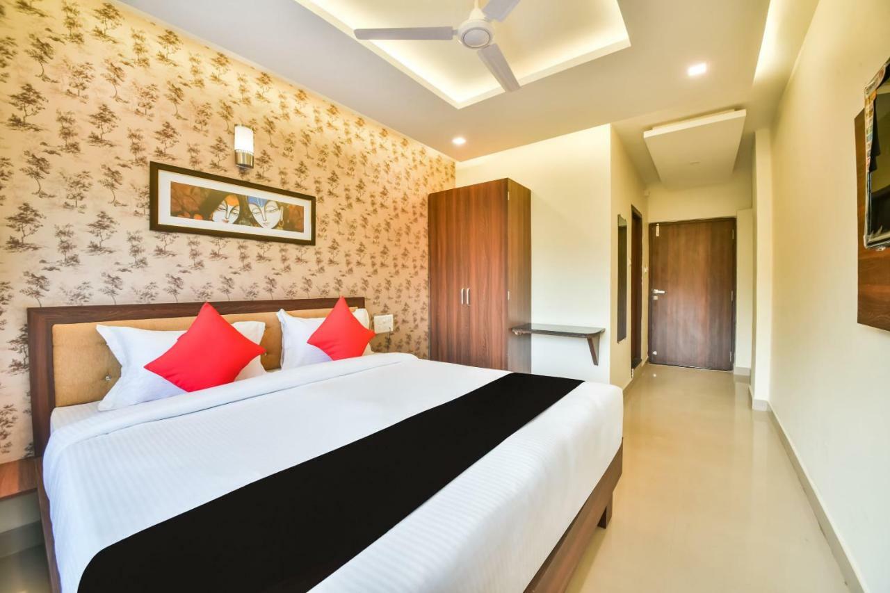 Golden Feather Hotel Udaipur Exterior foto
