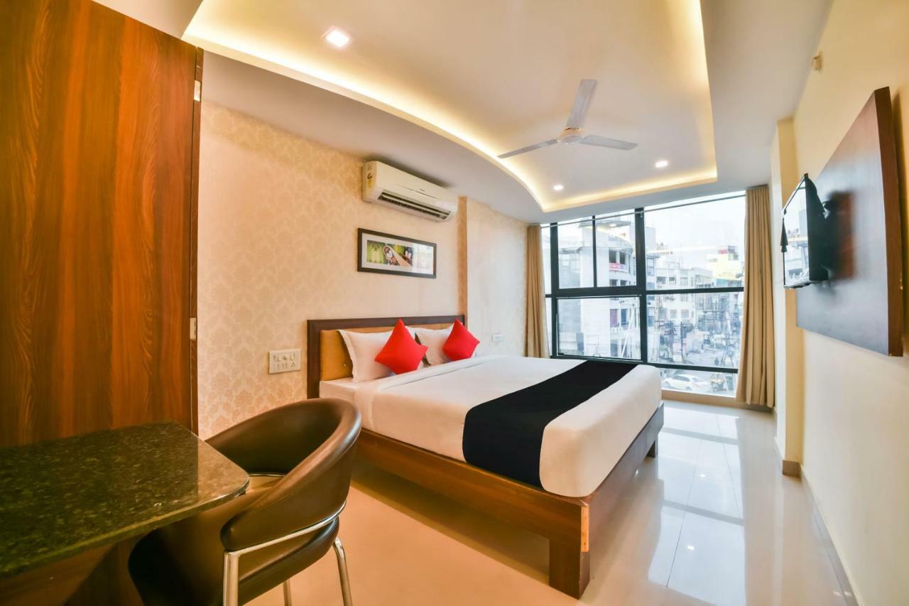 Golden Feather Hotel Udaipur Exterior foto