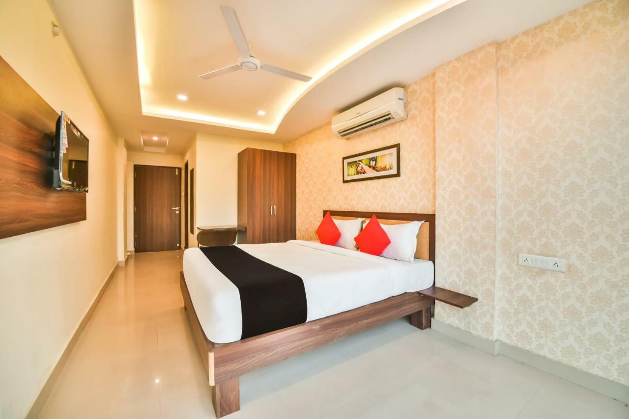 Golden Feather Hotel Udaipur Exterior foto