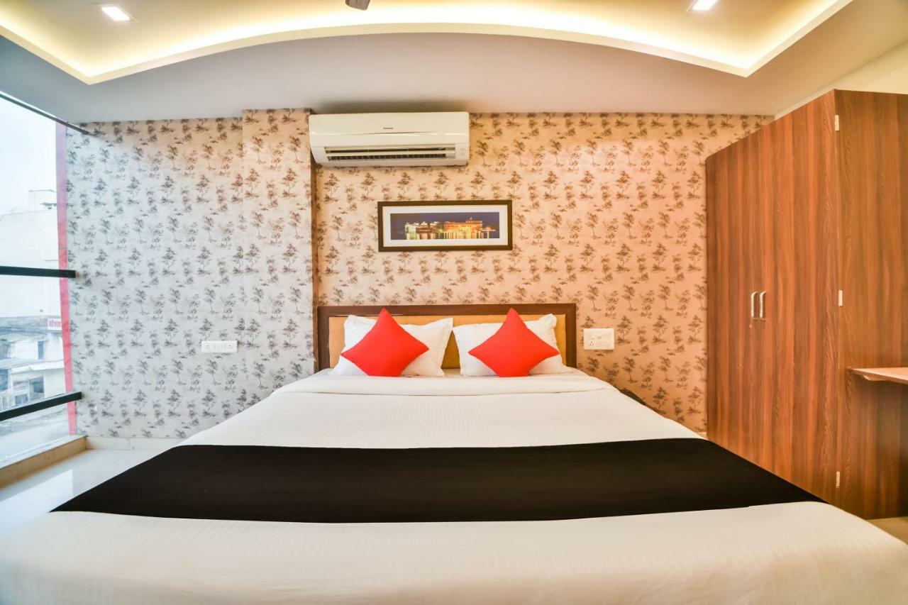Golden Feather Hotel Udaipur Exterior foto